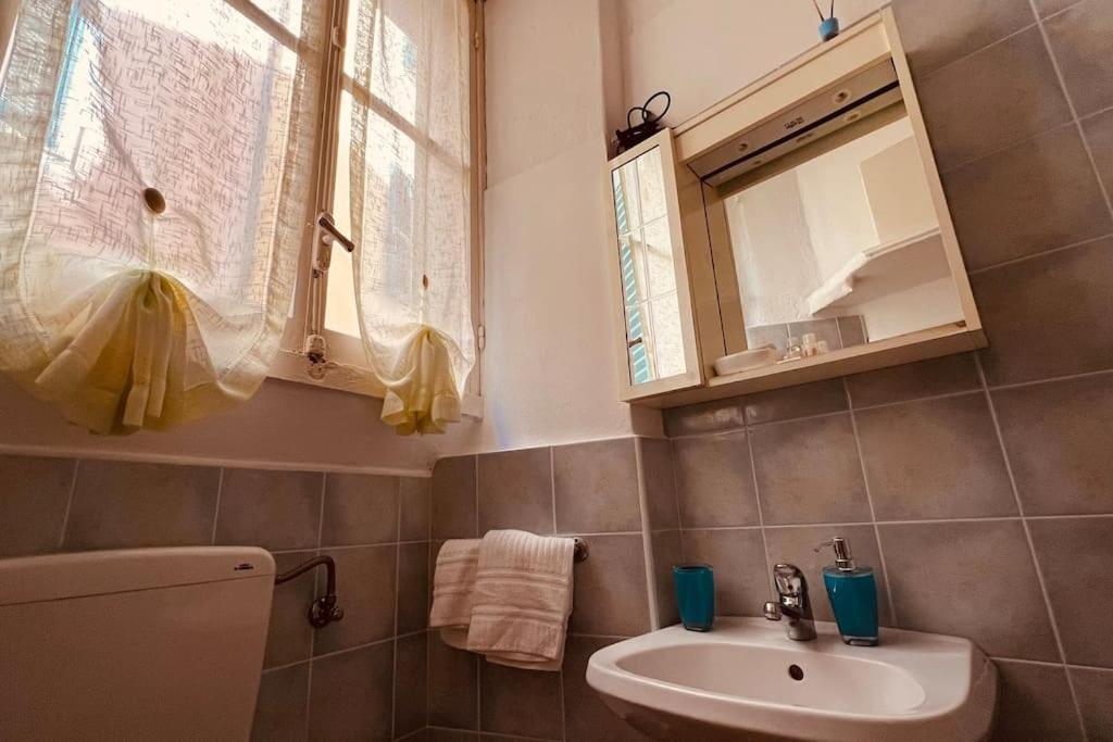 Mini Accommodation In Sanremo Liguria Buitenkant foto