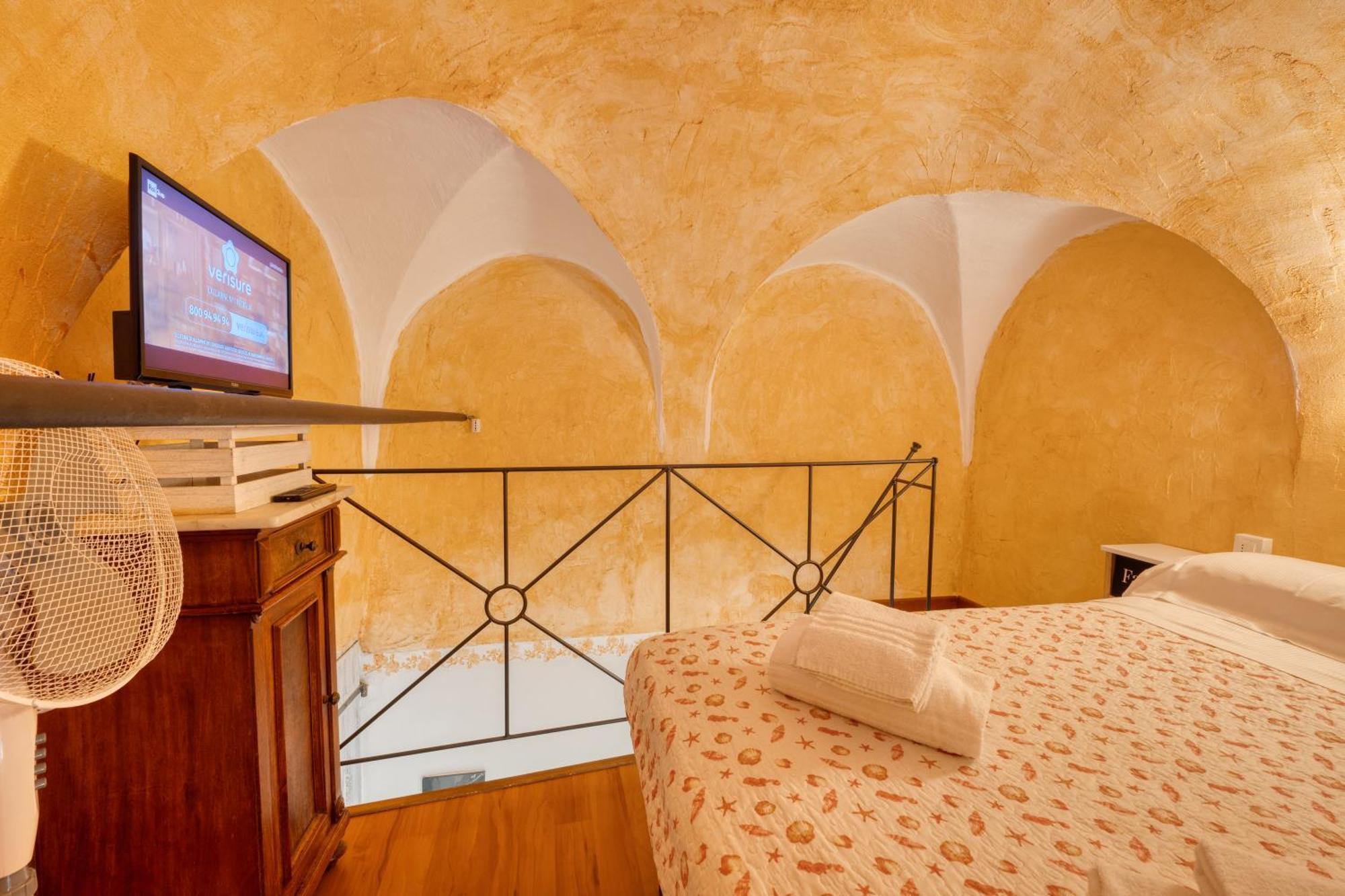 Mini Accommodation In Sanremo Liguria Buitenkant foto