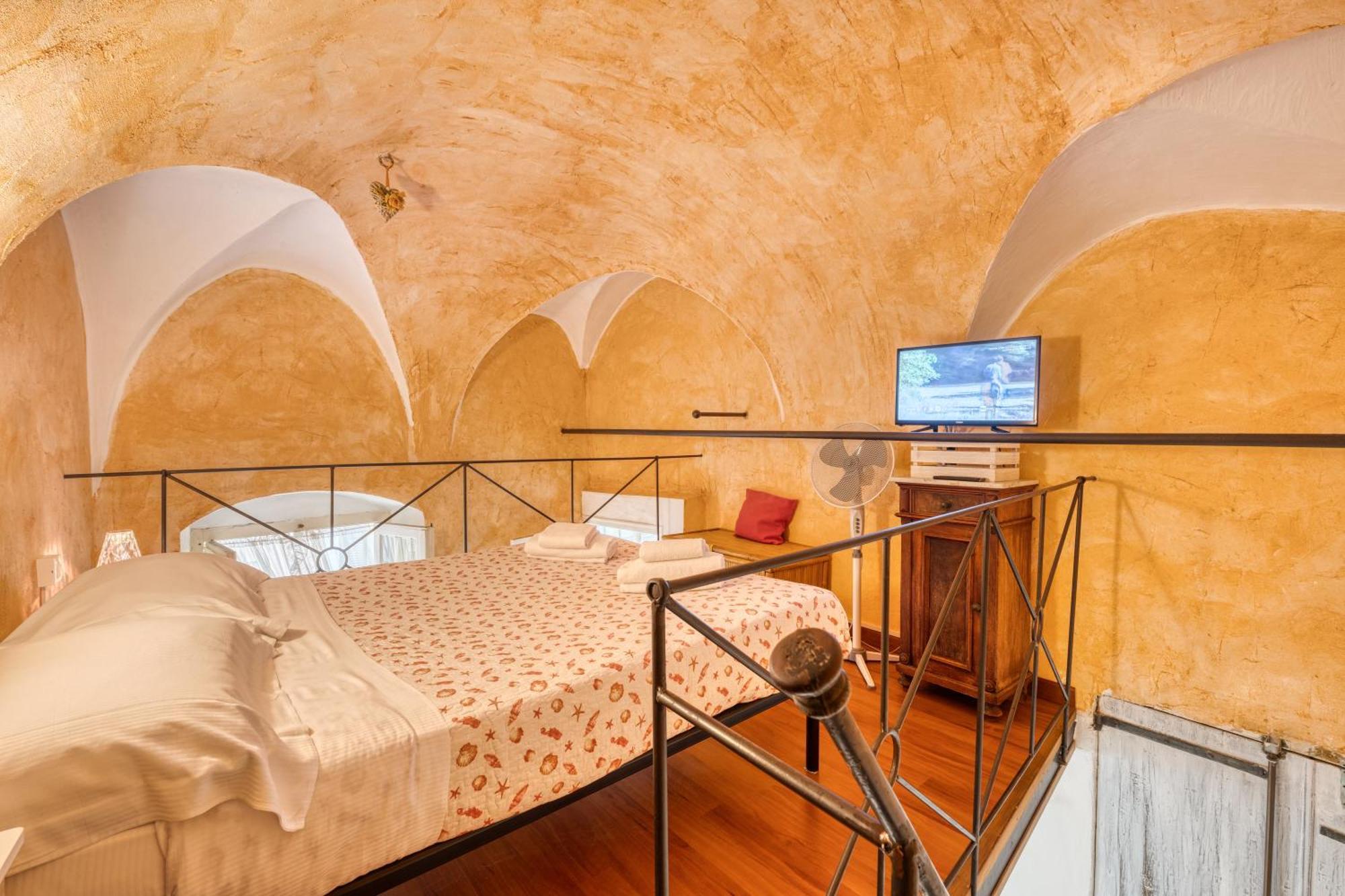 Mini Accommodation In Sanremo Liguria Buitenkant foto