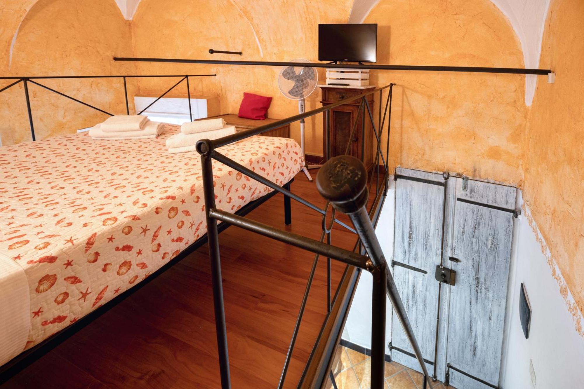 Mini Accommodation In Sanremo Liguria Buitenkant foto